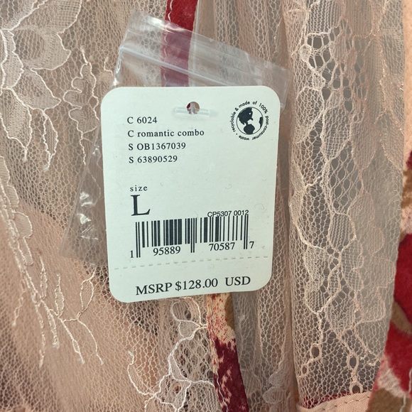 Free People Daphne blouse floral, smocked, lace detail, feminine, size large - Picture 10 of 10